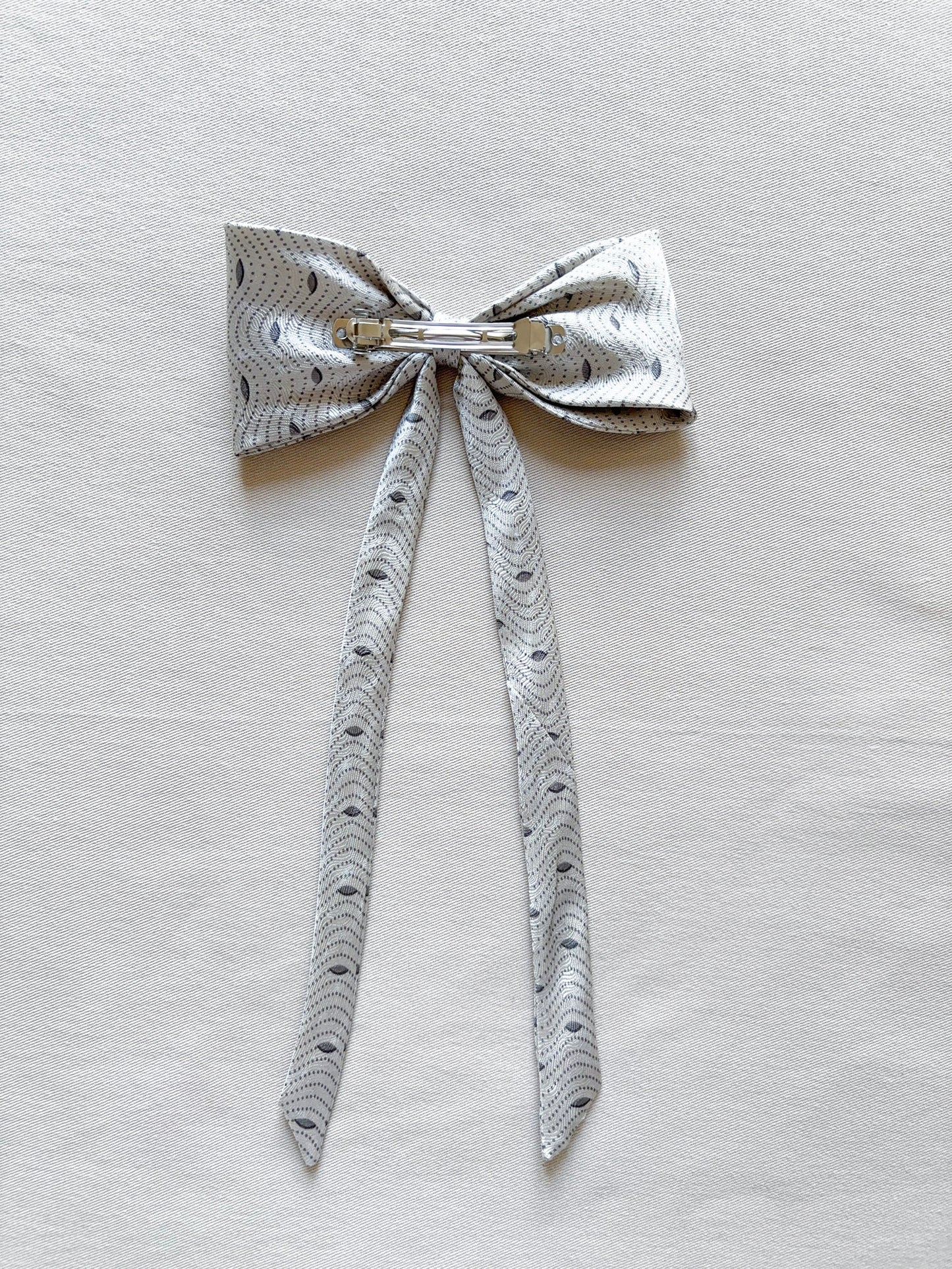 Barrette Nœud Upcyclé 'Cristal de glace' (grand)