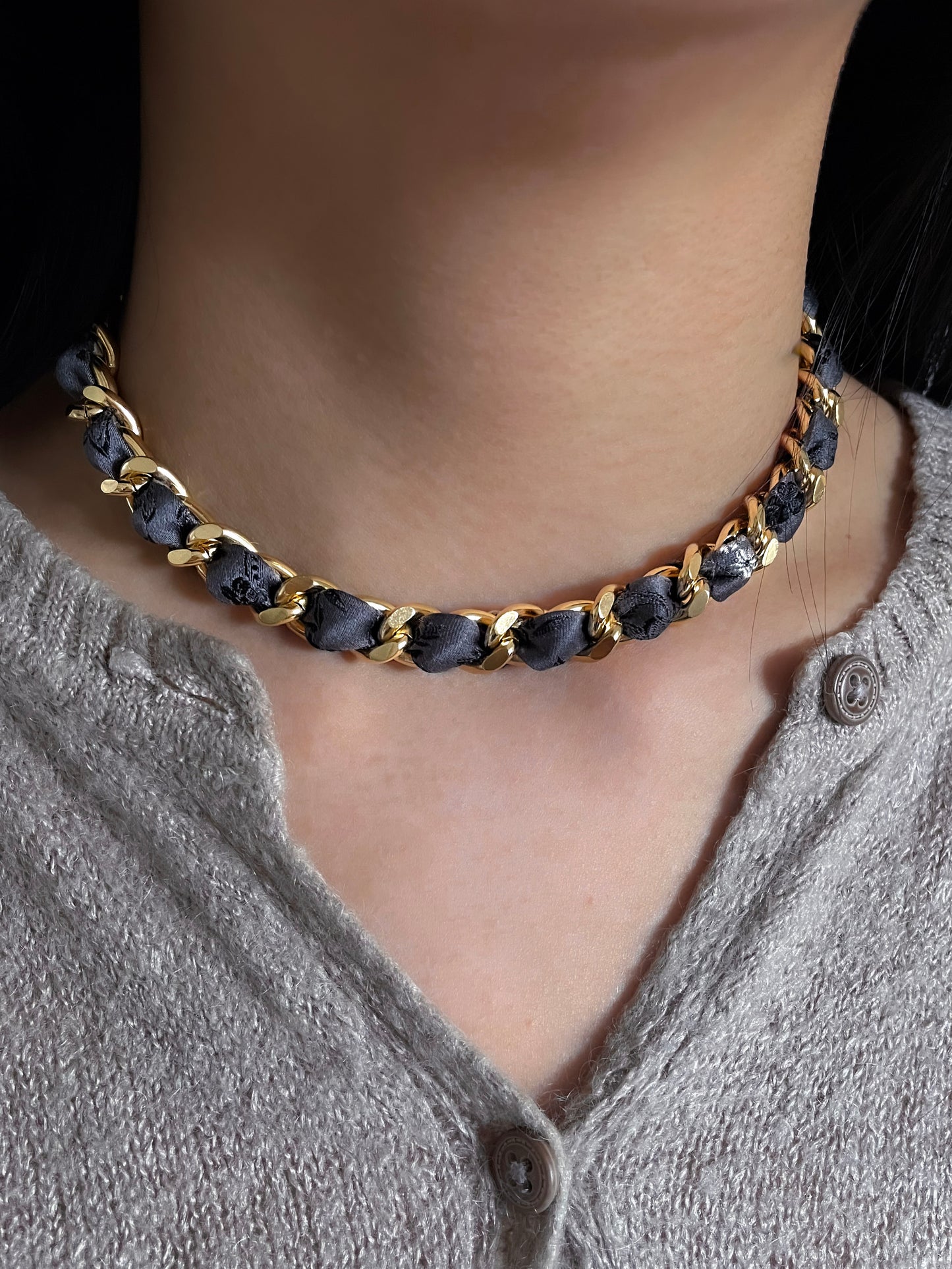 Collier Mailles Upcyclé Tout en Soie ' Forêt Obscure'