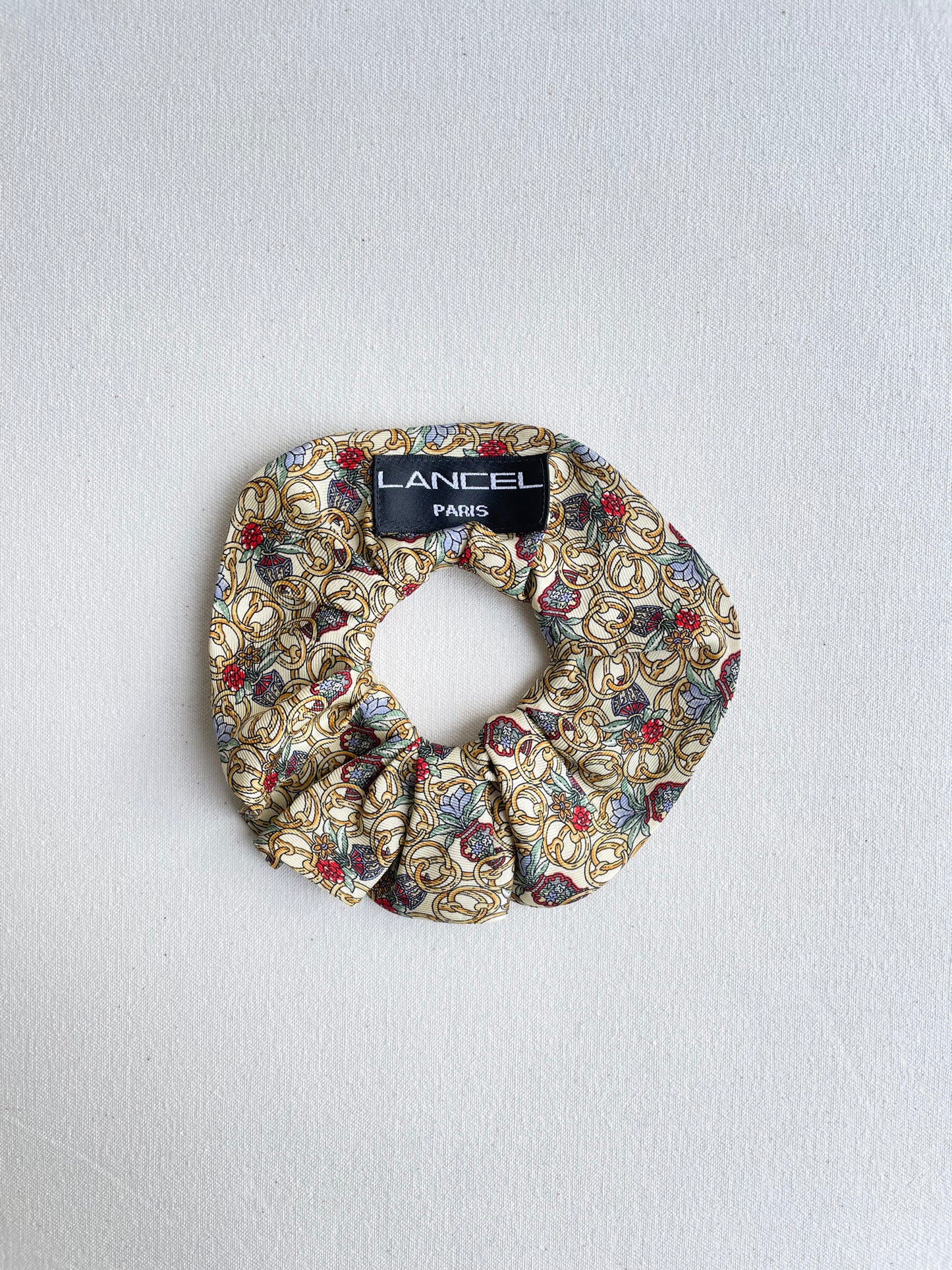 Chouchou Upcyclé Iconique 'Anneaux fleuris'