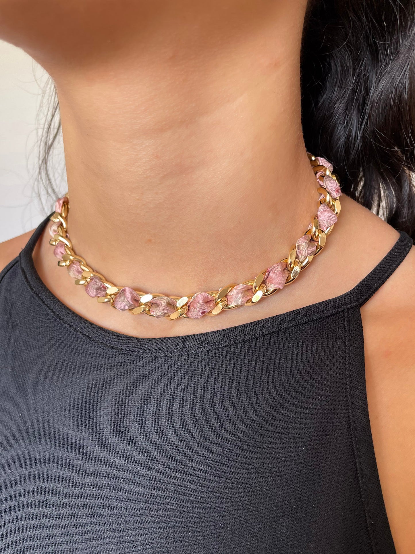 Collier Mailles Upcyclé Tout en Soie 'Floraison d'Orchidée'