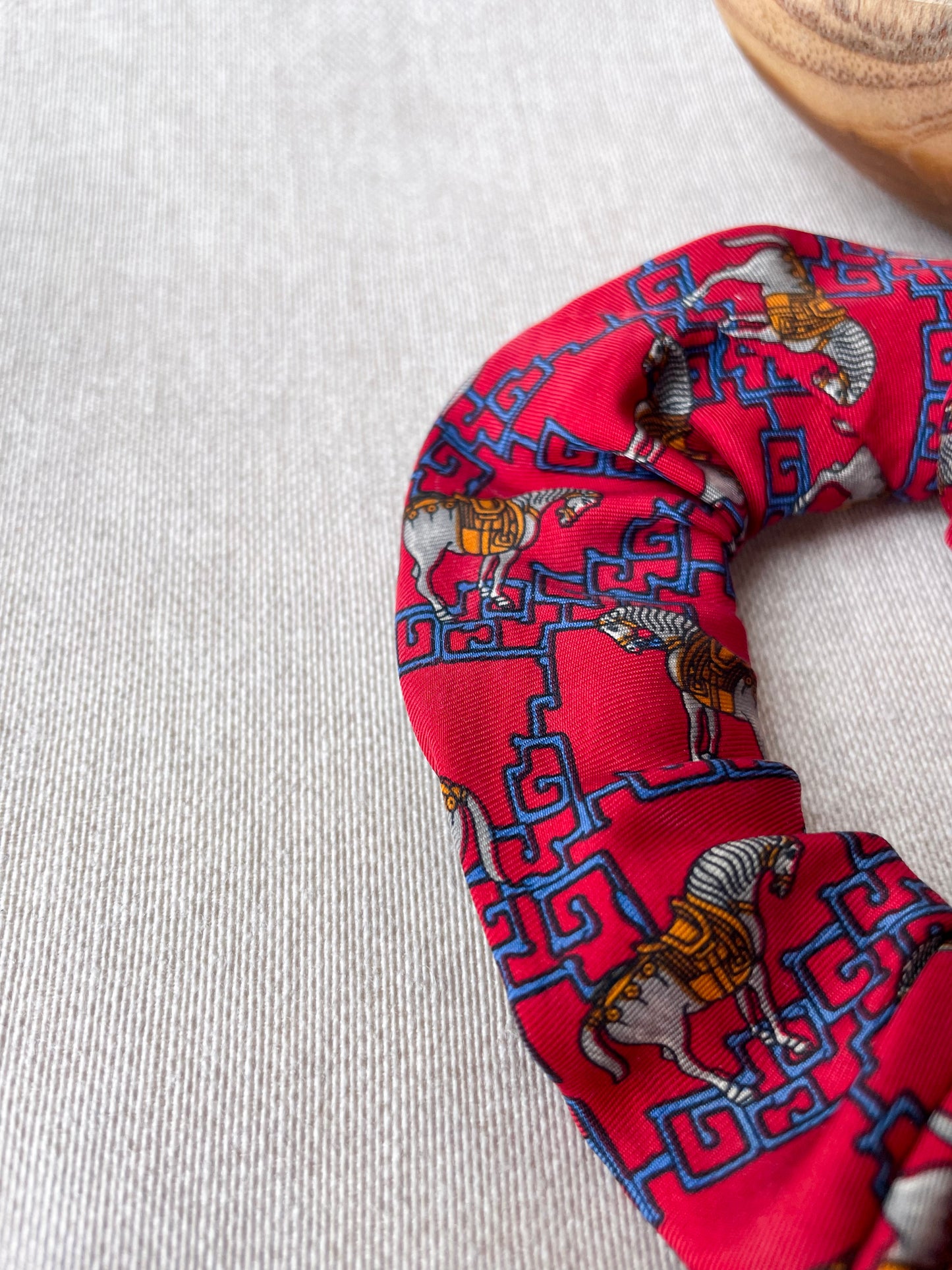 Chouchou Upcyclé Signature 'Les Chevaux du soleil'
