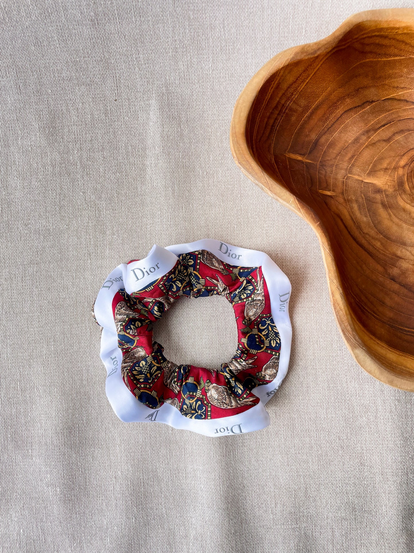 Chouchou Upcyclé Signature 'Fauconnerie'