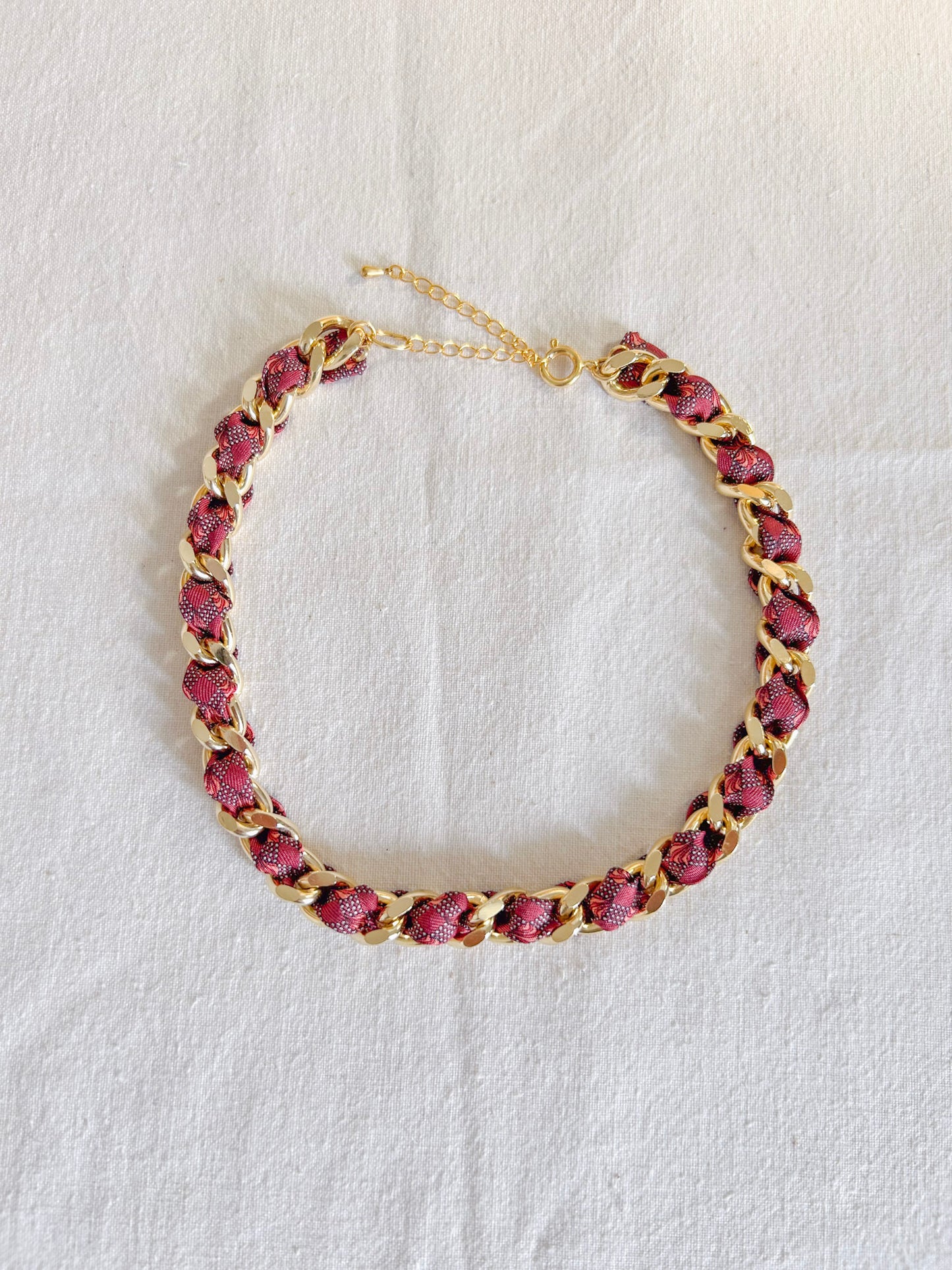 Collier Mailles Upcyclé Tout en Soie 'Bouchée Marbrée'