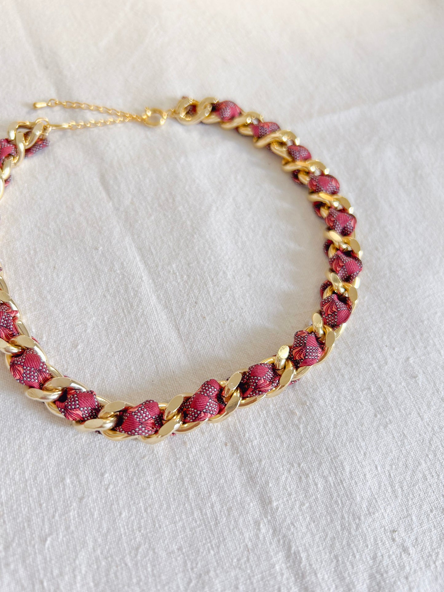 Collier Mailles Upcyclé Tout en Soie 'Bouchée Marbrée'