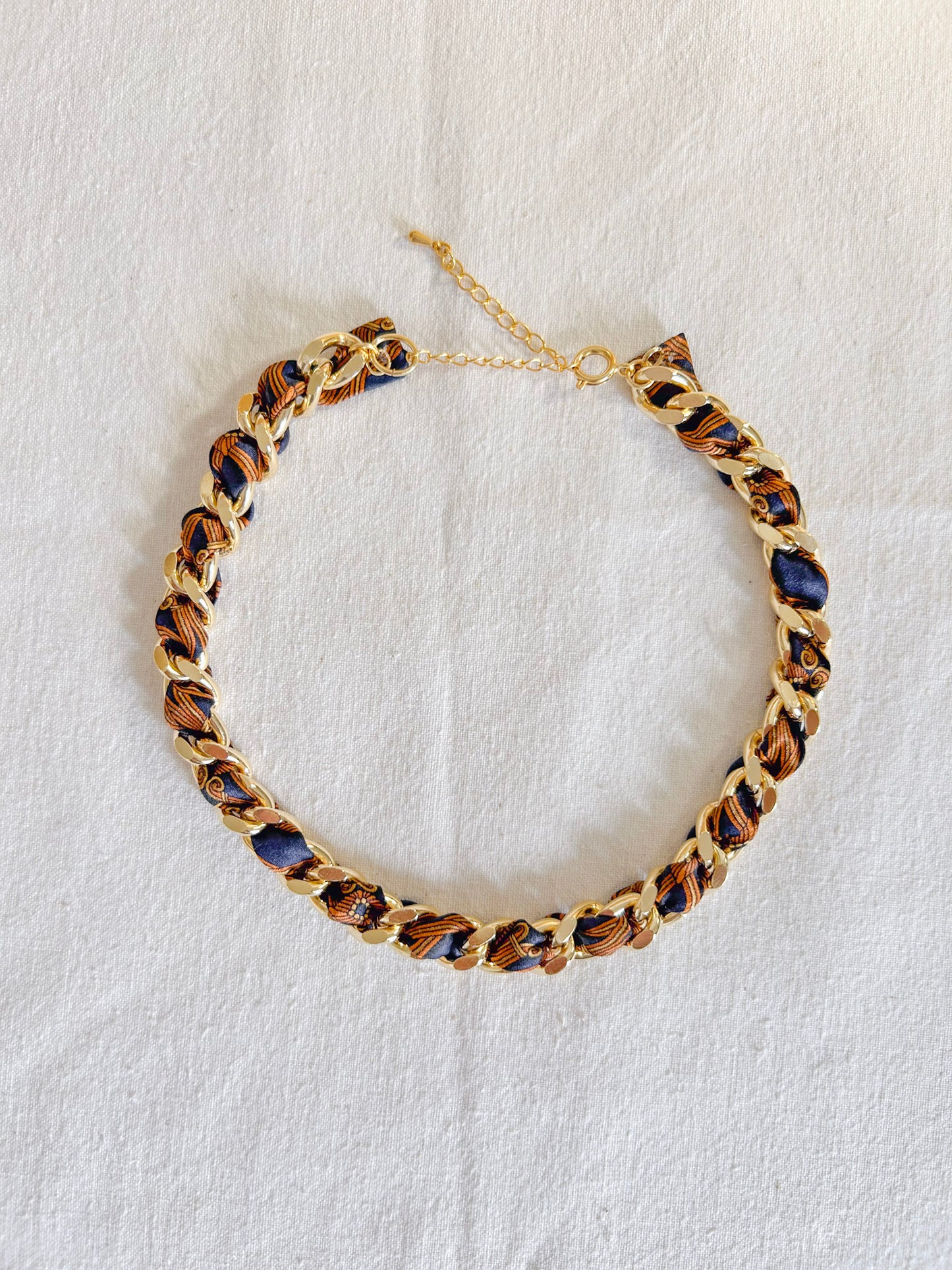 Collier Mailles Upcyclé Tout en Soie 'Panier en Osier'