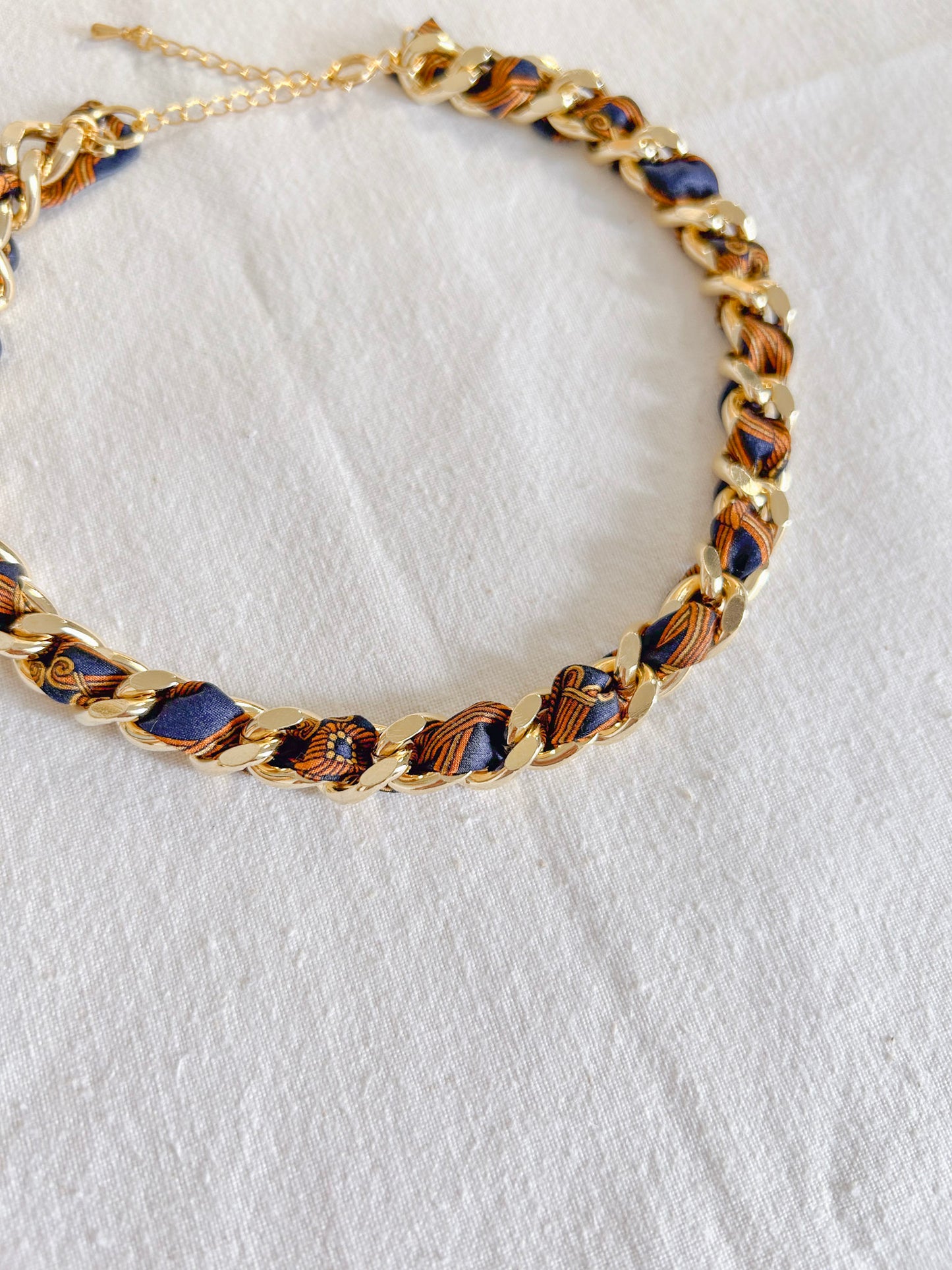 Collier Mailles Upcyclé Tout en Soie 'Panier en Osier'