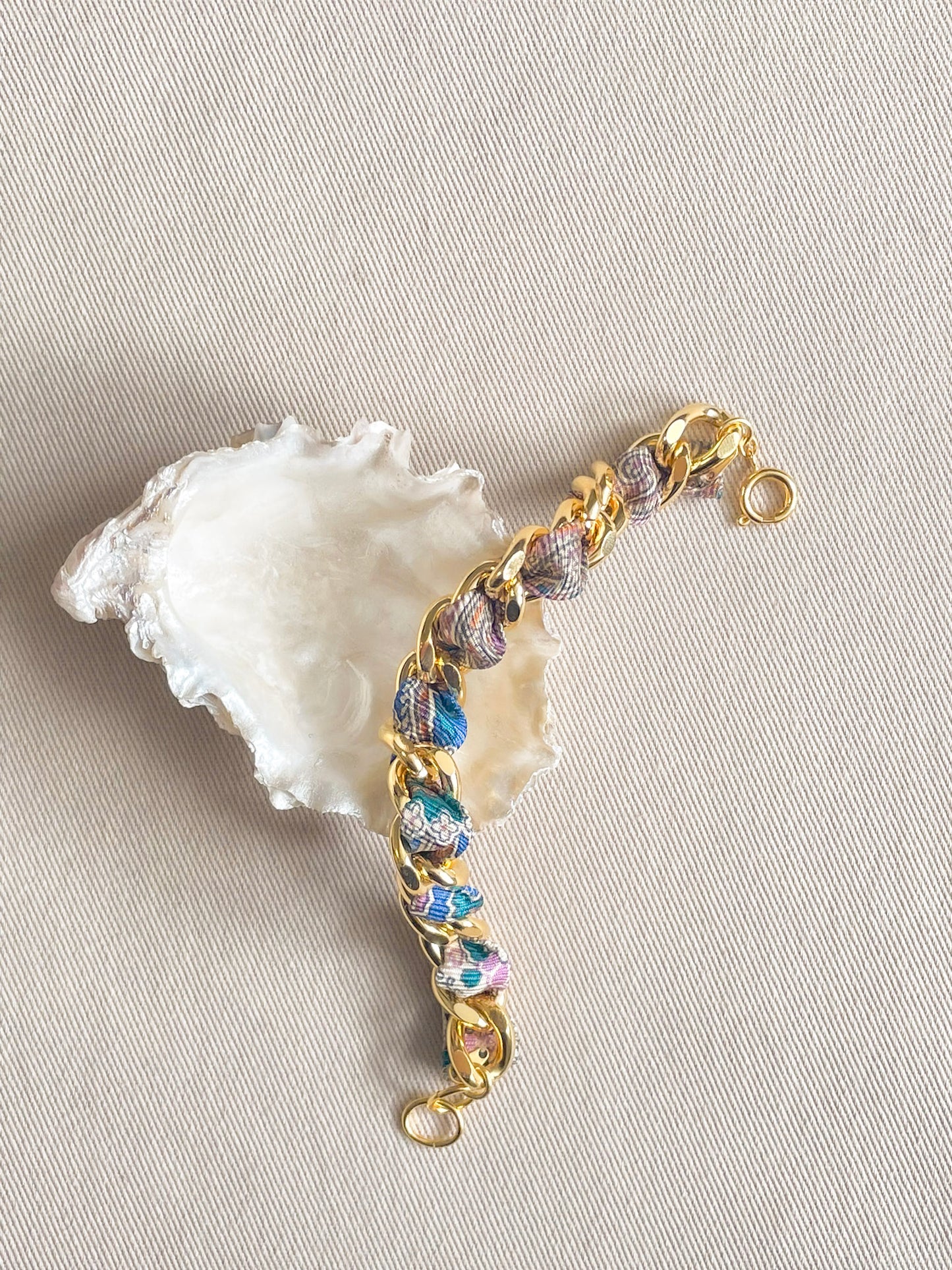 Bracelet Mailles Upcyclé 'Douceur Envoûtante'