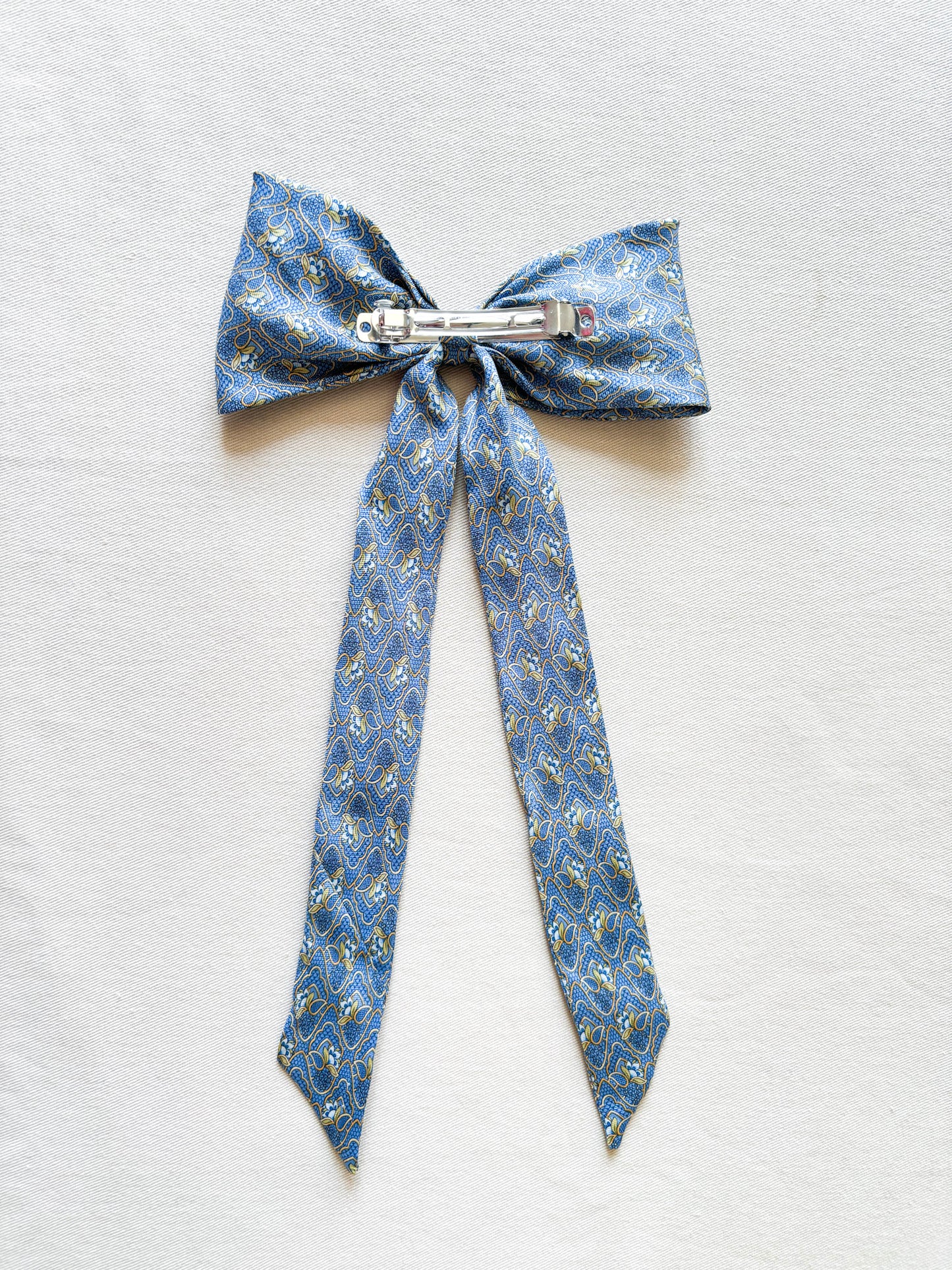 Barrette Nœud Upcyclé 'Bleu Ciel' (grand)