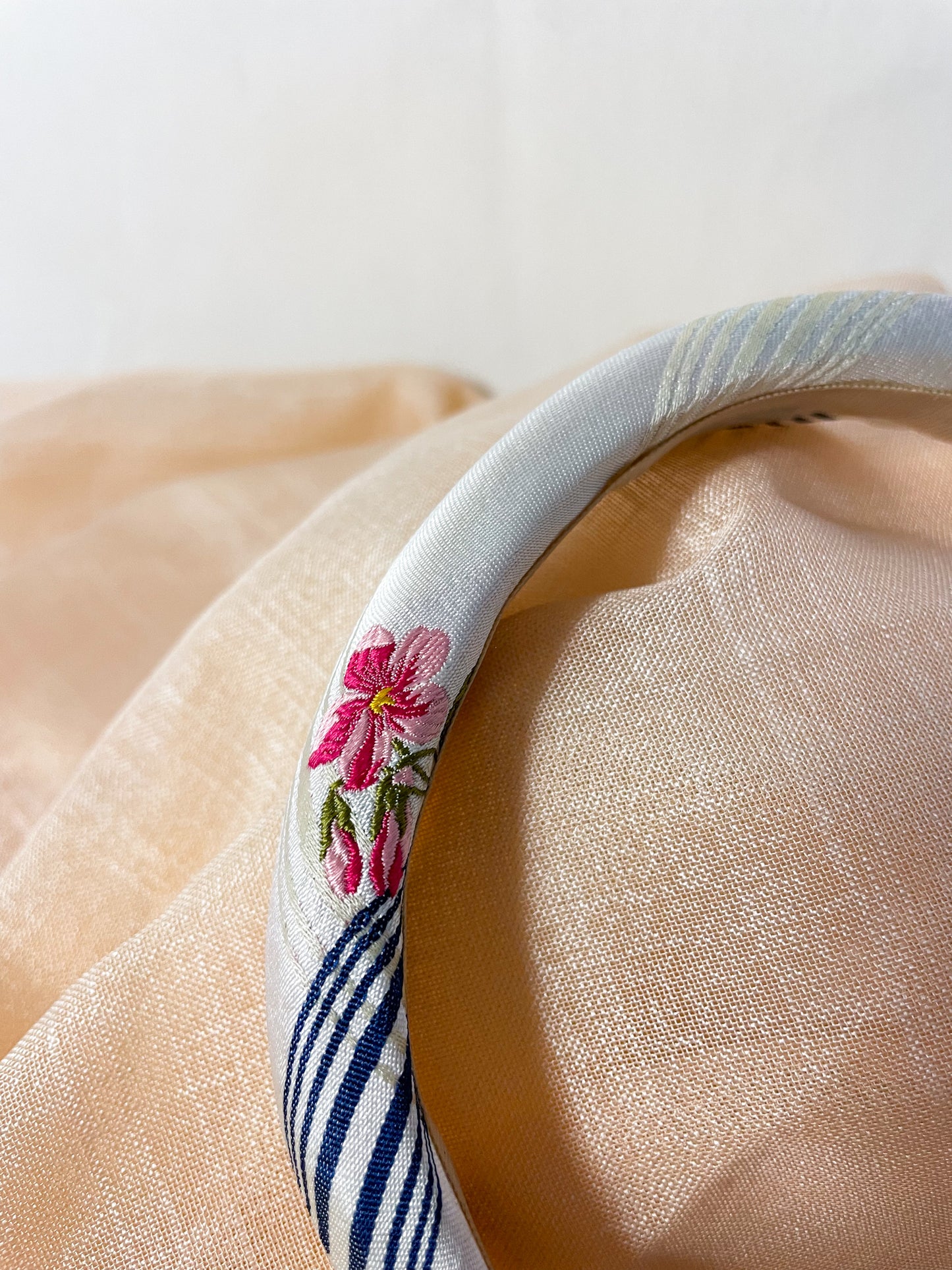 Ensemble Upcyclé Iconique 'Embrassement'