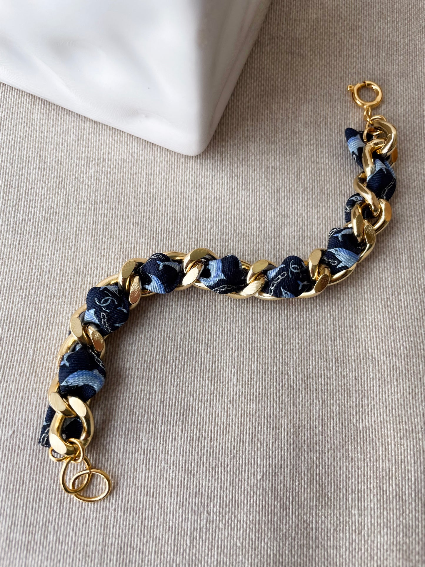 Bracelet Mailles Upcyclé Iconique 'Dauphins Croisière'
