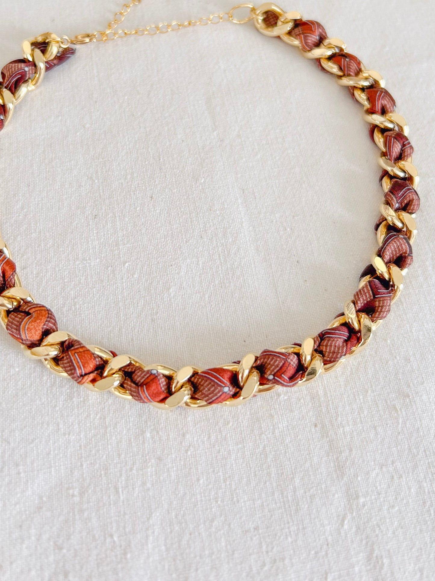 Collier Mailles Upcyclé Tout en Soie 'L'art du bronze'