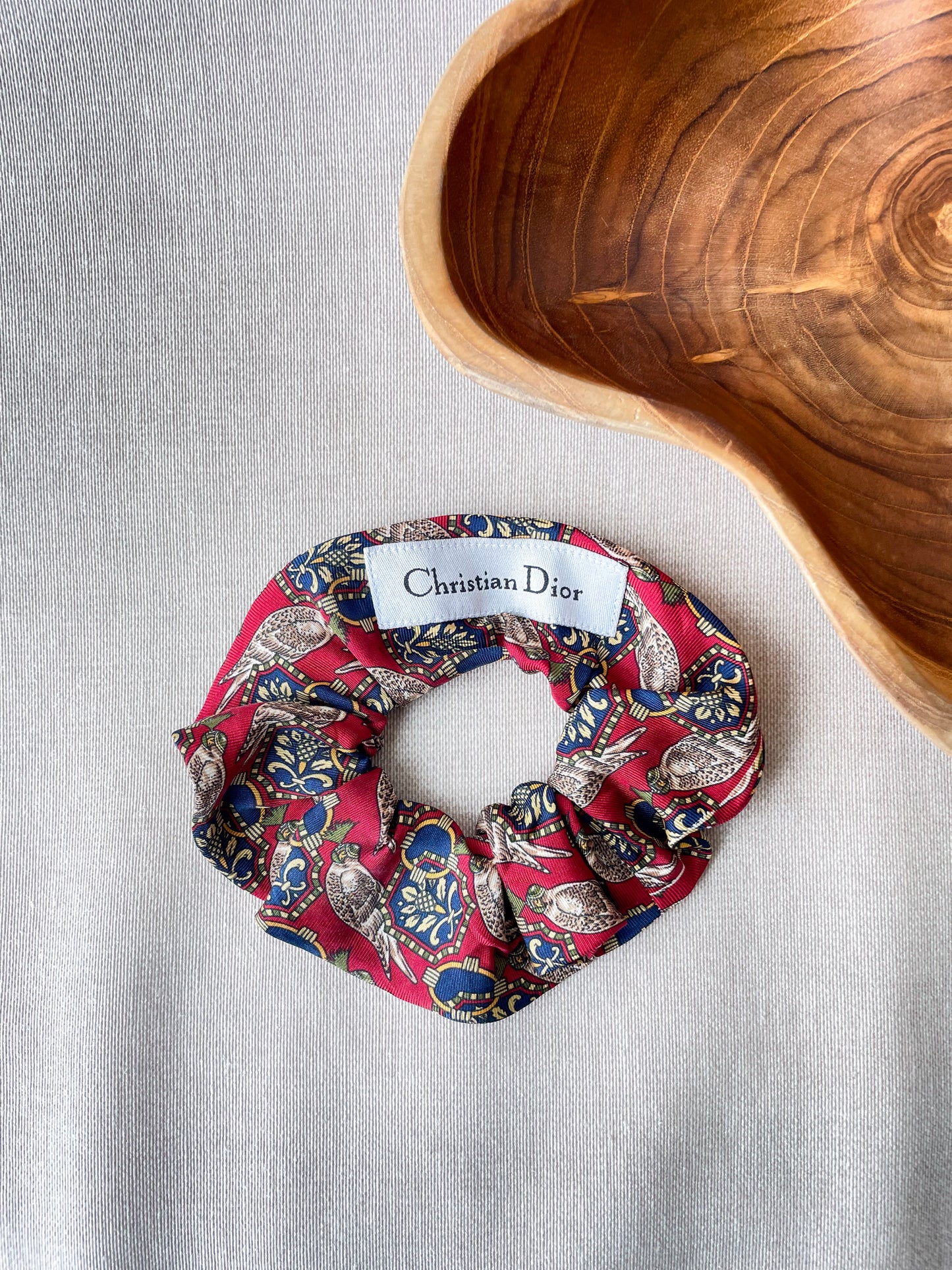 Chouchou Upcyclé Iconique 'Fauconnerie'