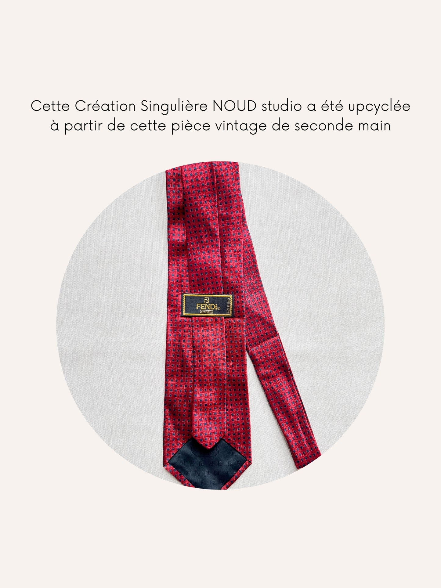 Ensemble Upcyclé Iconique 'Croisements Écarlates'
