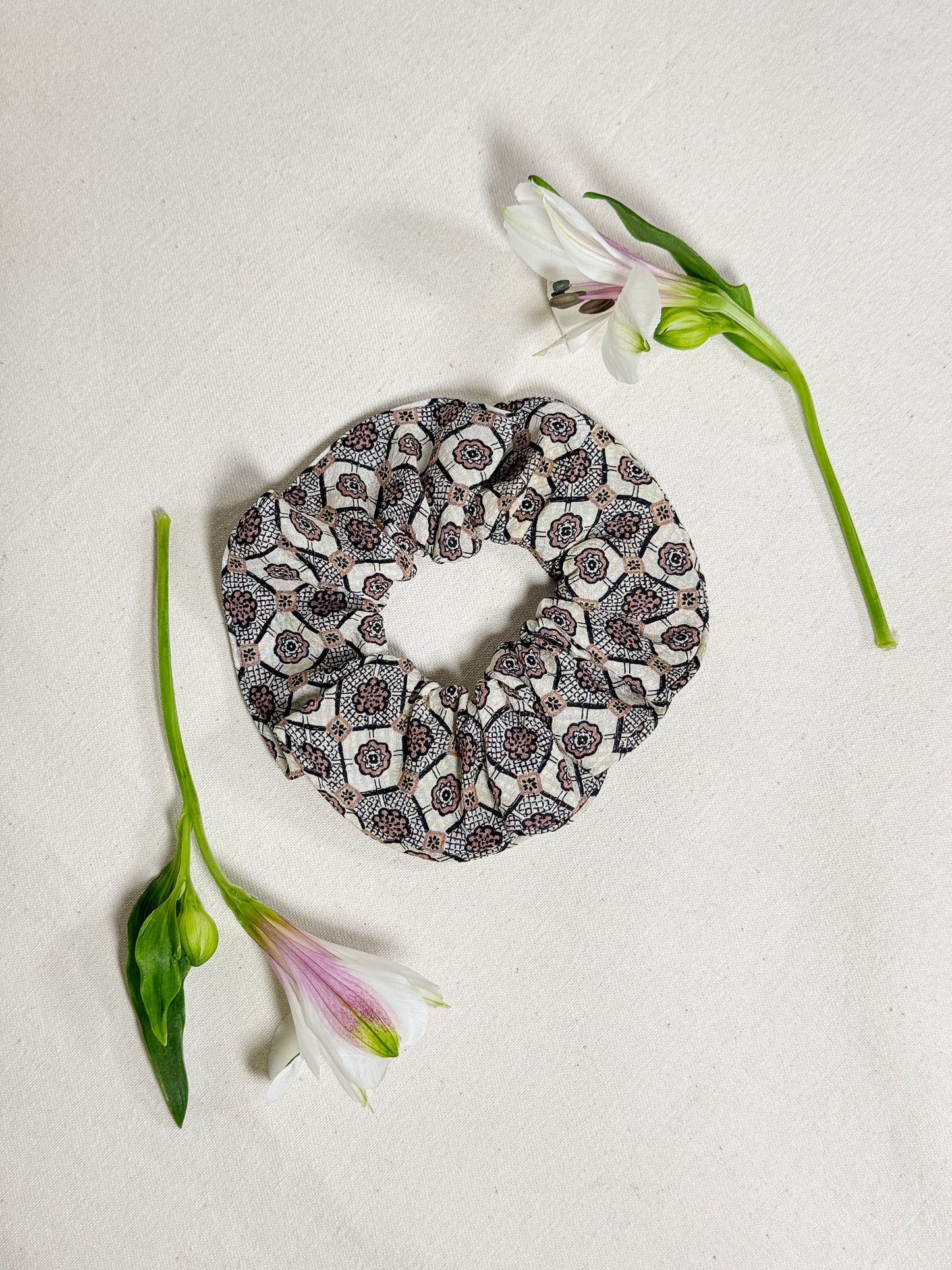 Chouchou Upcyclé Essentiel 'Rosaces en losange'