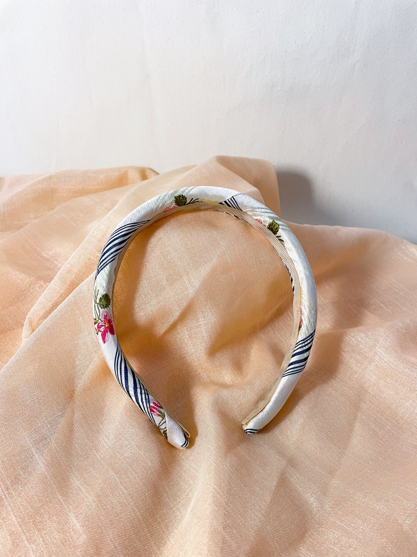 Ensemble Upcyclé Iconique 'Embrassement'