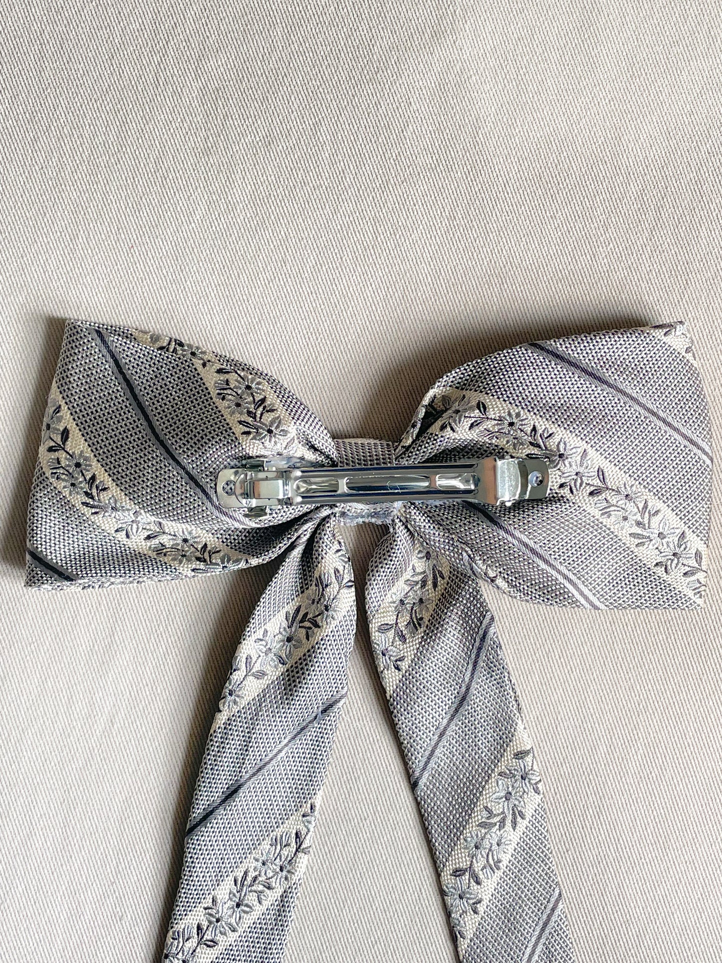 Barrette Nœud Upcyclé 'Ombre Précieuse' (grand)