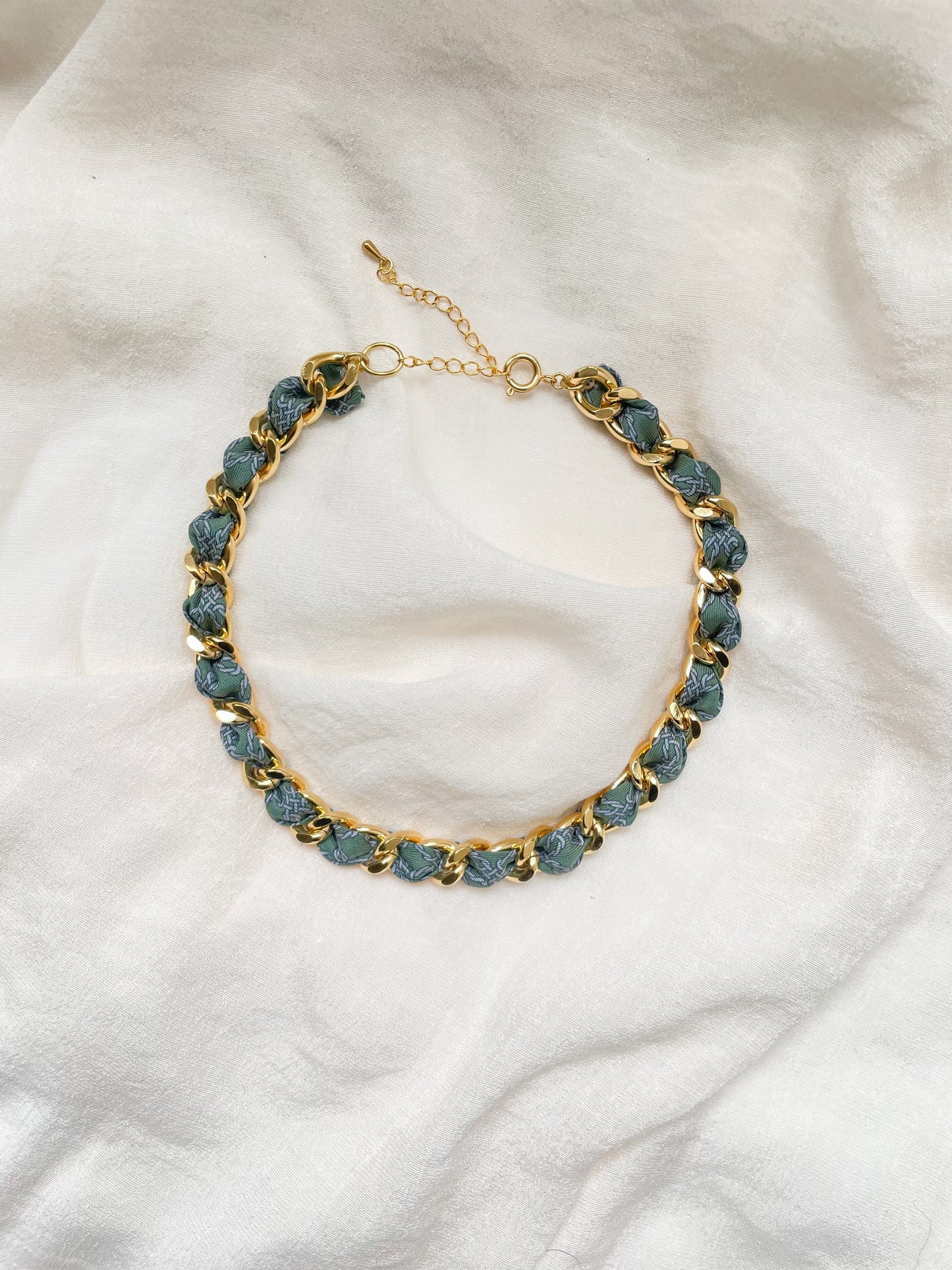 Collier Mailles Upcyclé Tout en Soie 'Embruns'