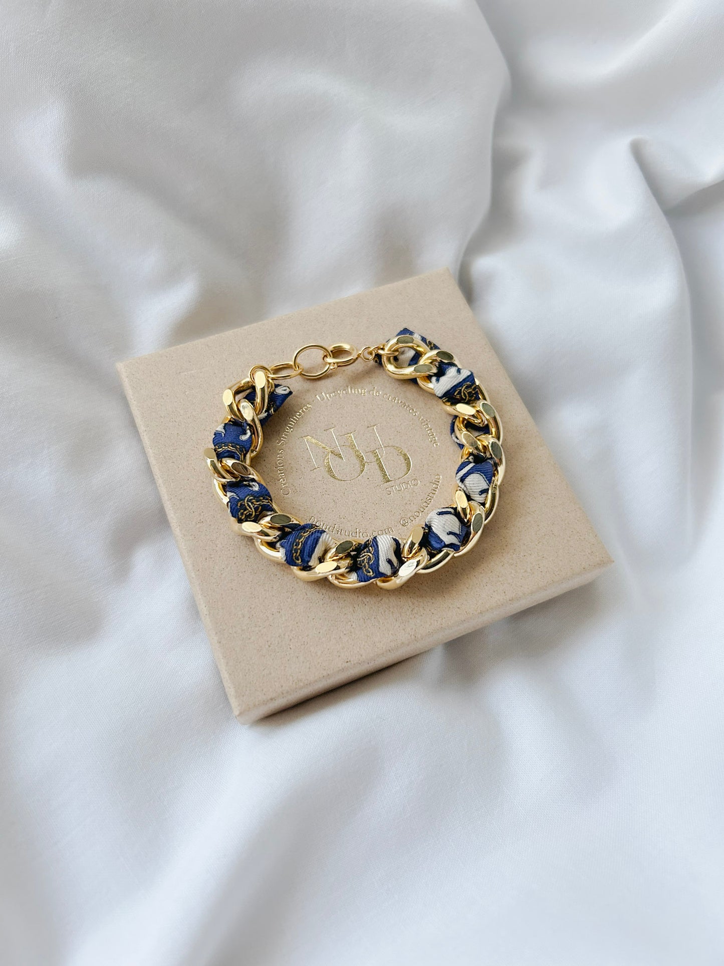 Bracelet Mailles Upcyclé Iconique 'Lac des Cygnes'