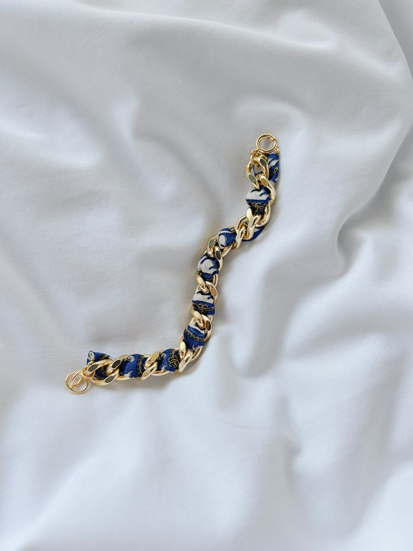 Bracelet Mailles Upcyclé Iconique 'Lac des Cygnes'
