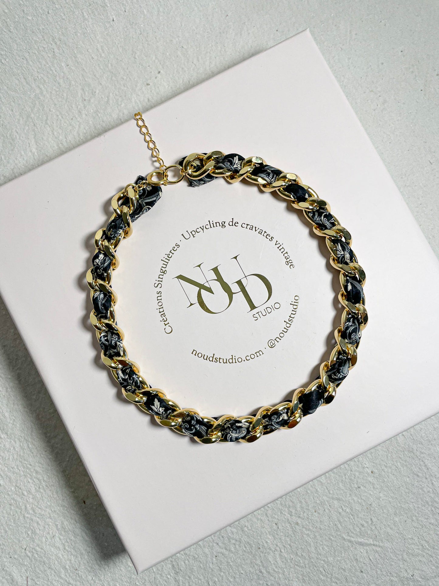 Collier Mailles Upcyclé Tout en Soie 'Cinderella's'