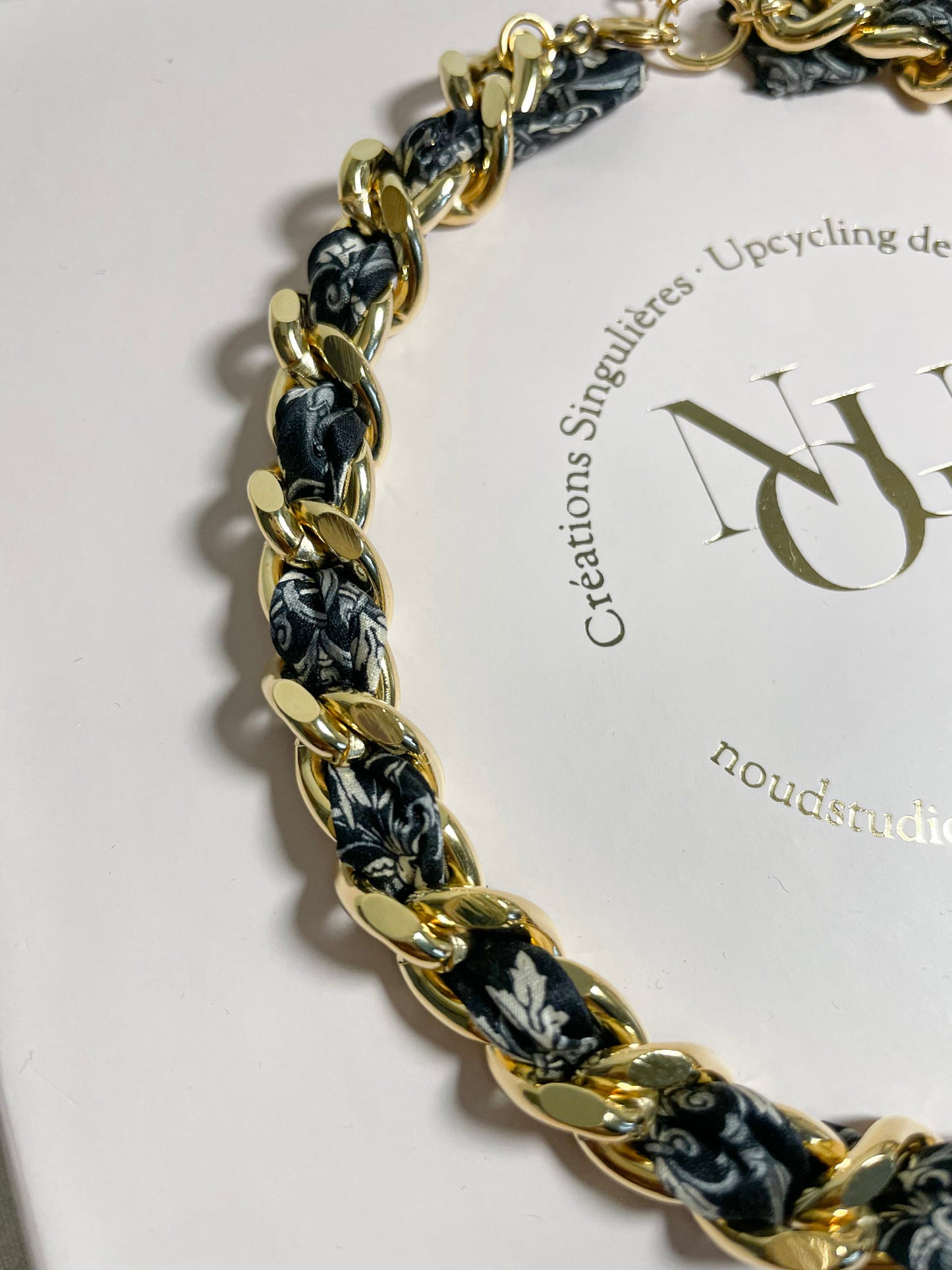 Collier Mailles Upcyclé Tout en Soie 'Cinderella's'