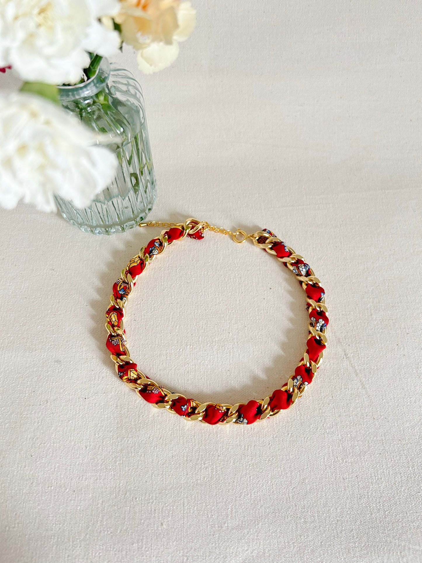 Collier Mailles Upcyclé Tout en Soie 'Chasse aux Œufs'