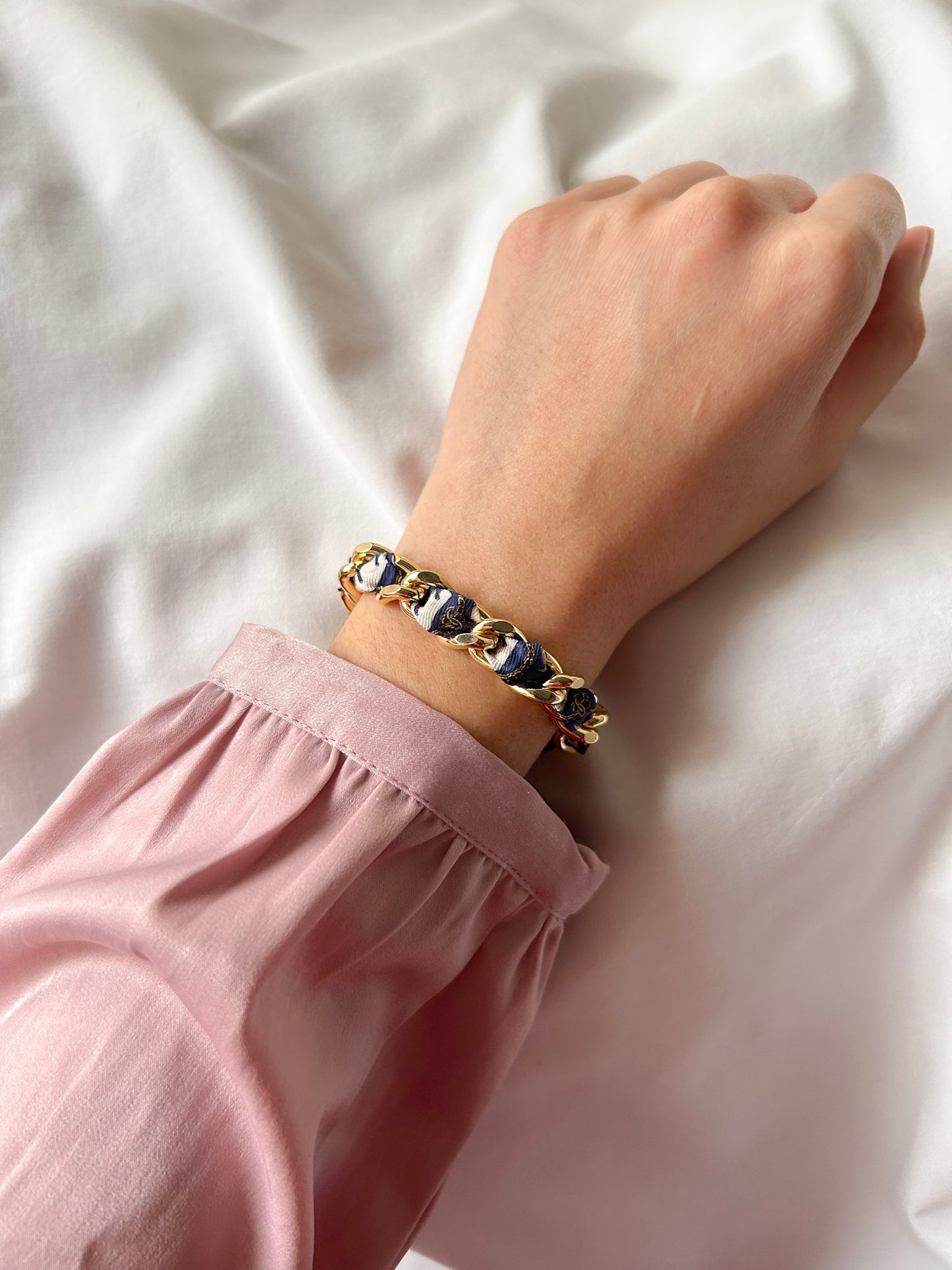 Bracelet Mailles Upcyclé Iconique 'Lac des Cygnes'