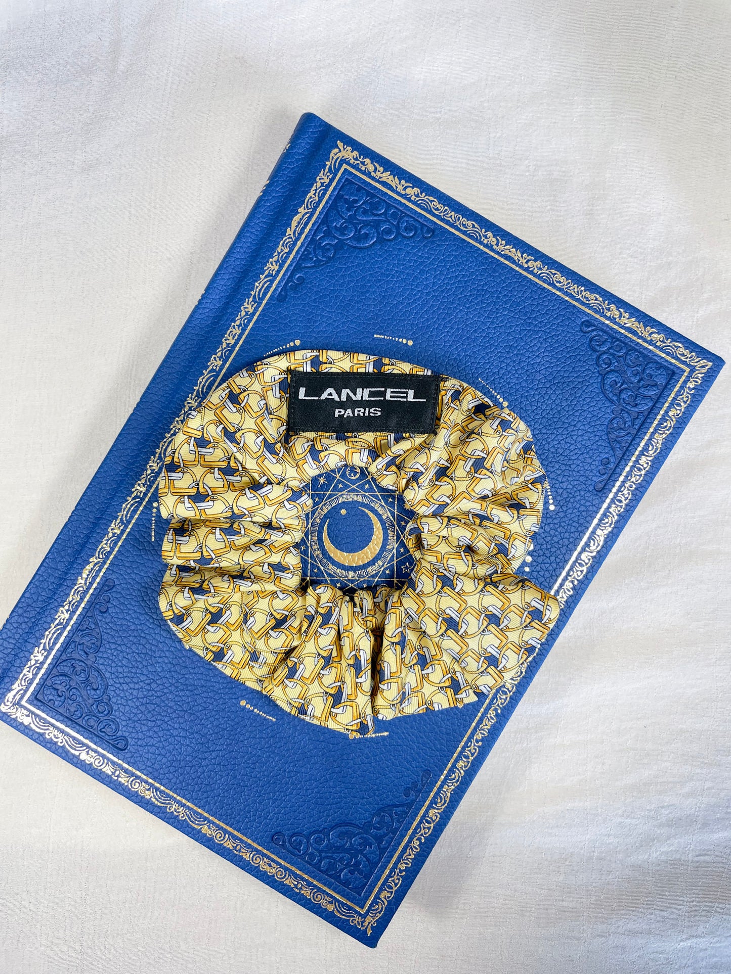 Ensemble Upcyclé Iconique 'Amour Scellé'