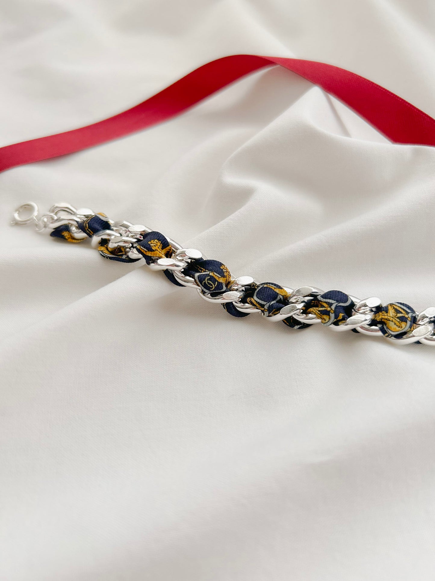 Bracelet Mailles Upcyclé Iconique 'Golden Arrow'