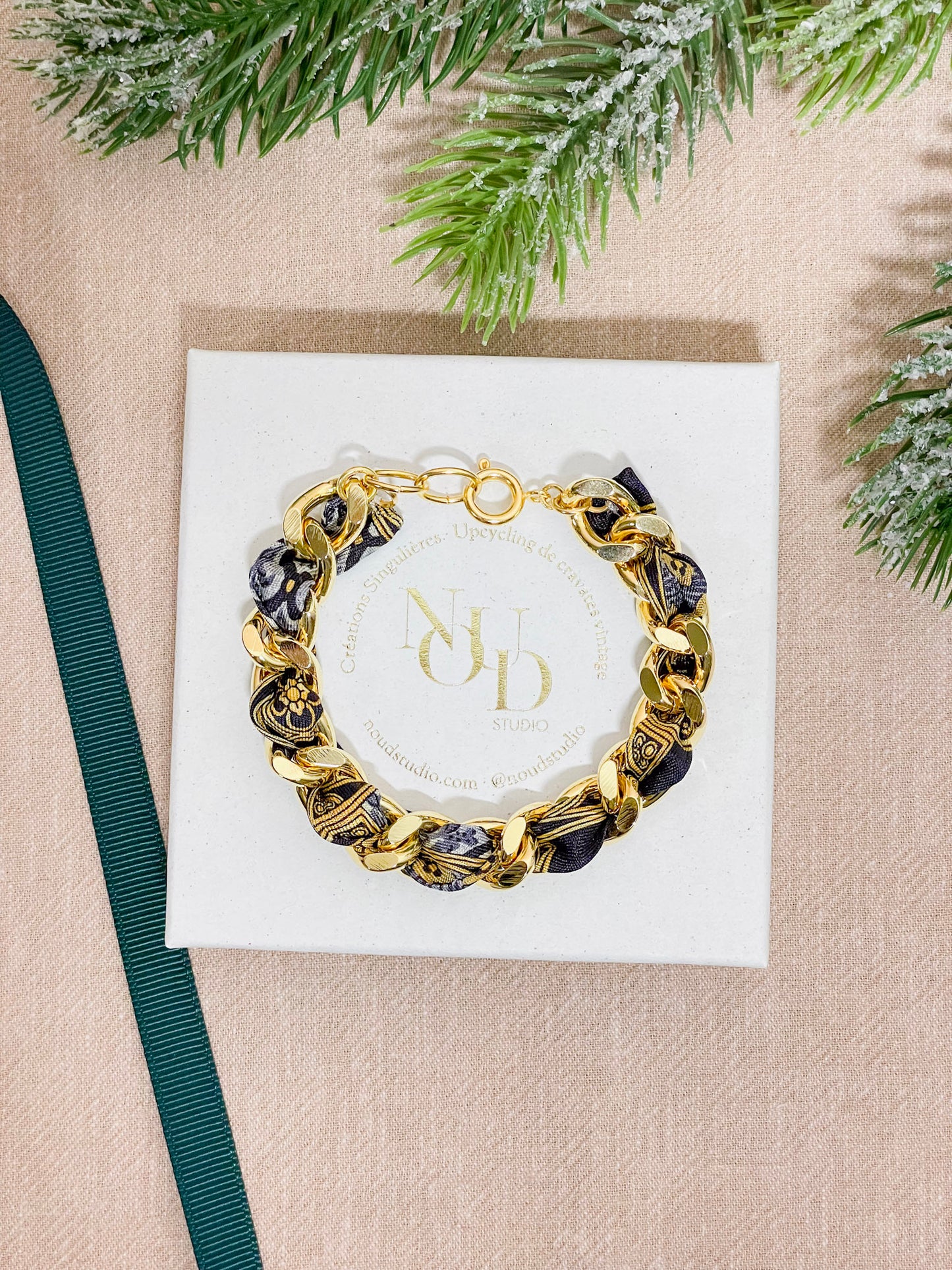 Bracelet Mailles Upcyclé 'Lueur d'Hiver"