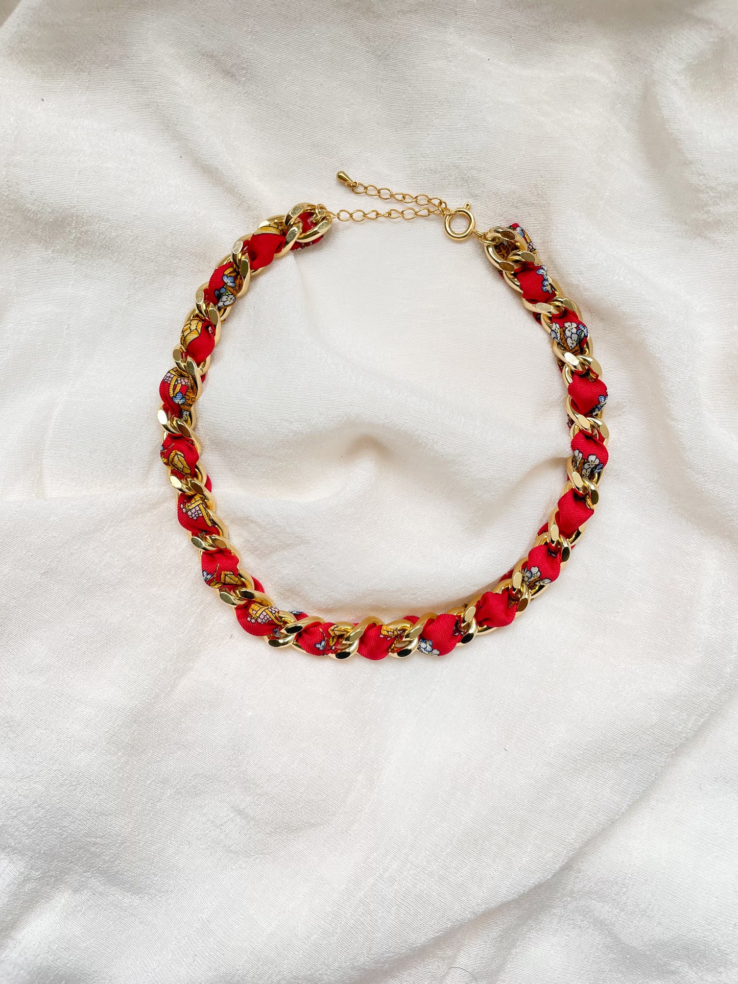 Collier Mailles Upcyclé Tout en Soie 'Bloody Mary'