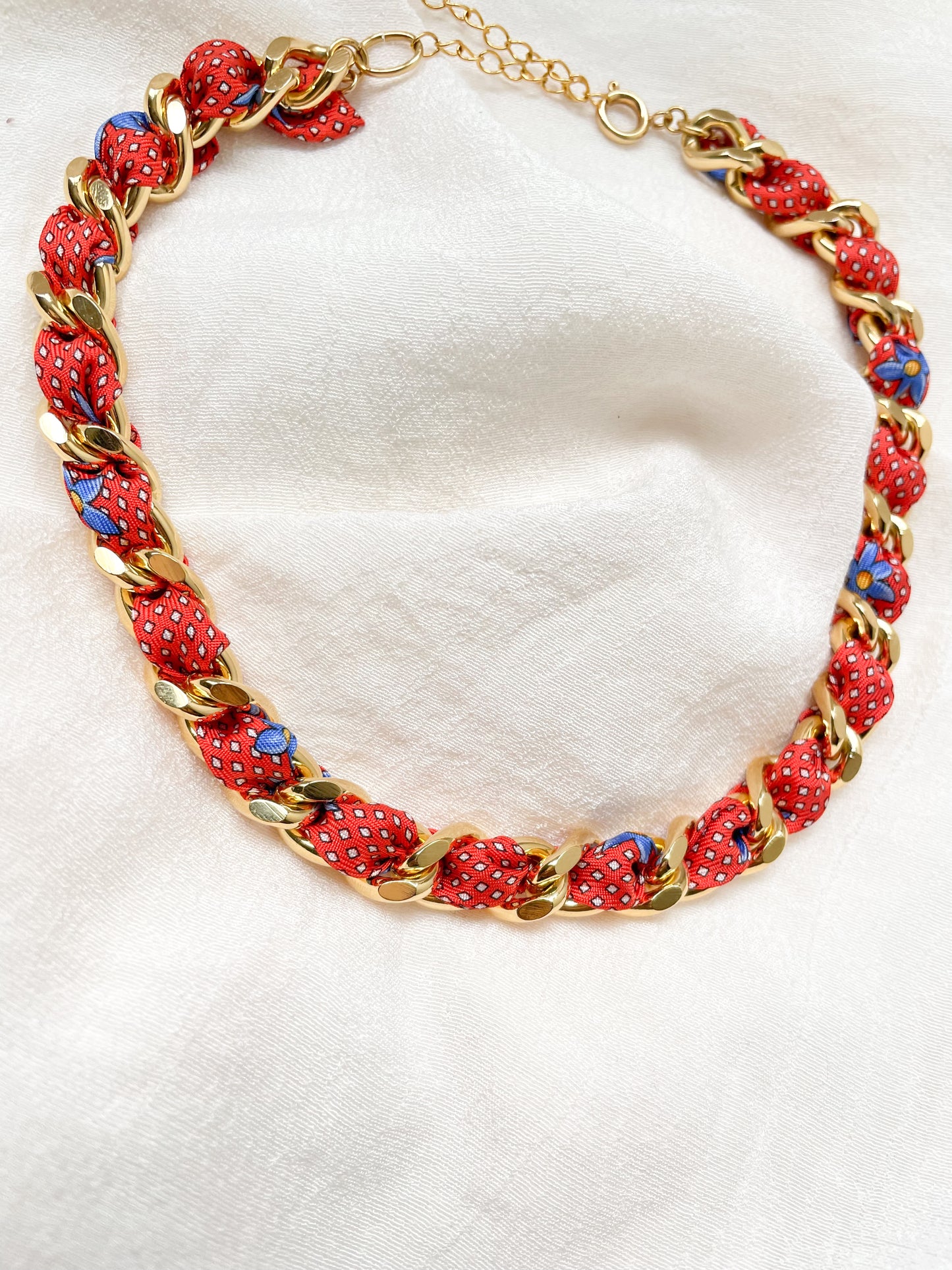 Collier Mailles Upcyclé Tout en Soie 'Strawberry'