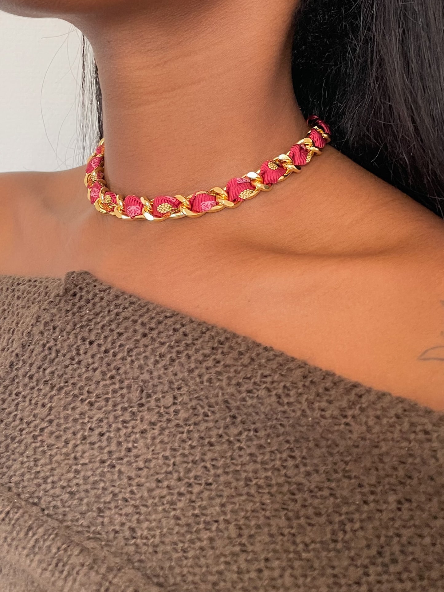 Collier Mailles Upcyclé Tout en Soie 'Rouge Éternel'