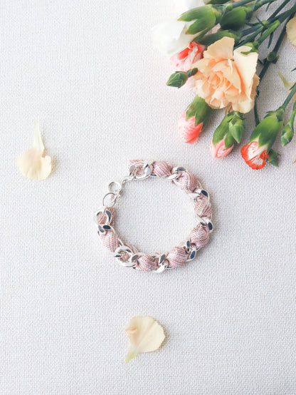 Bracelet Mailles Upcyclé Iconique 'Pétales Poudrées'